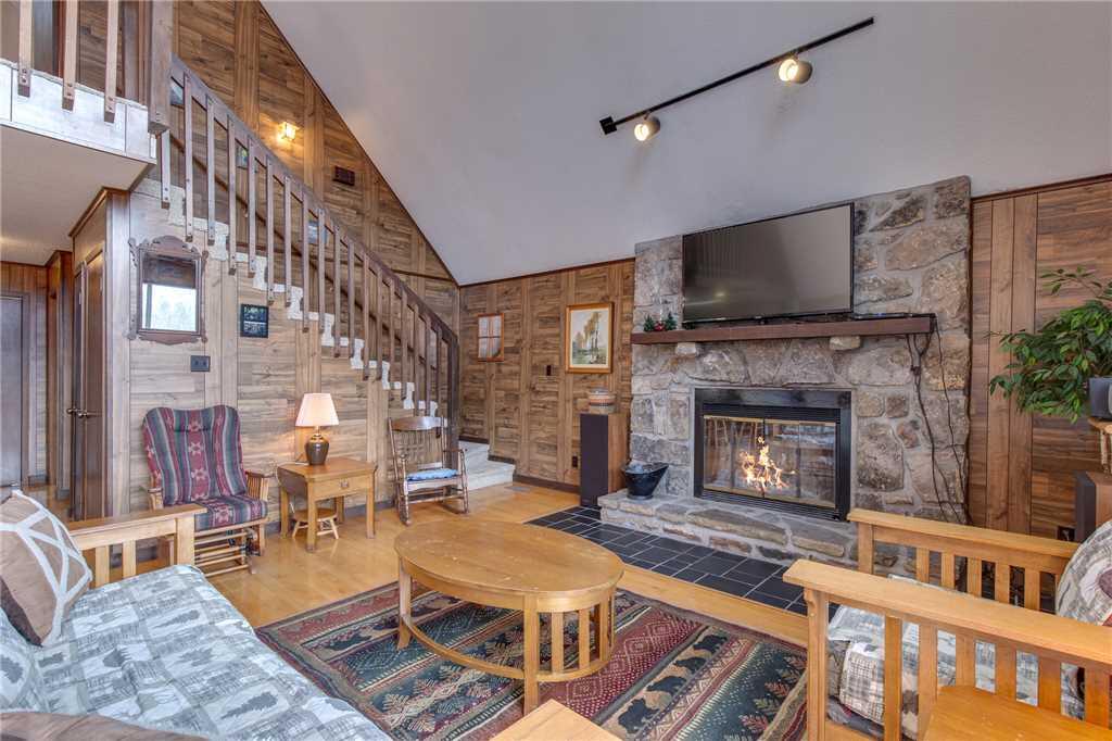 Honey Bee Cottage, 3 Bedroom, Pool Access, Grill, Fireplace, WiFi, Sleeps 8 - thumb 2