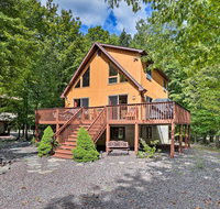 Lake Ariel Cabin with Deck - Lake, Pool & Ski Access! - Accommodation Deal