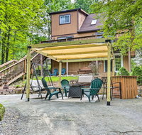 Lake Ariel House with Resort Perks - Walk to Beach! - Accommodation Deal