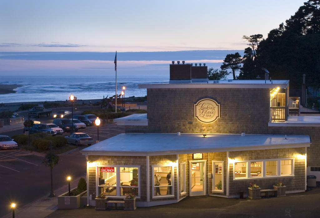 Looking Glass Inn - thumb 0