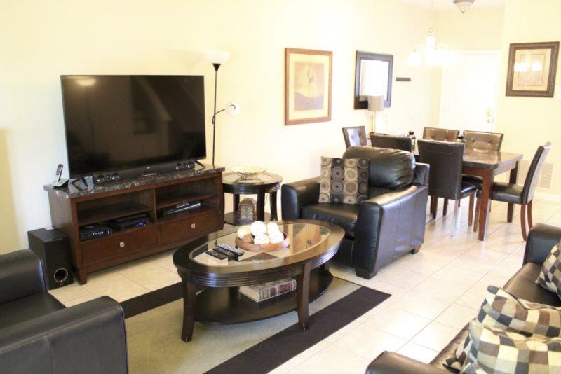 Modern 3 Bedroom 3 Bath Town Home In Trafalgar Village Resort - thumb 1