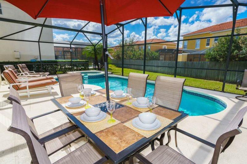 Modern Lake Berkley 7 Bedroom Pool Home - thumb 2