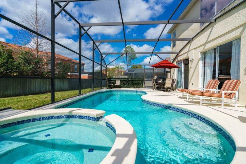 Modern Lake Berkley 7 Bedroom Pool Home - thumb 0