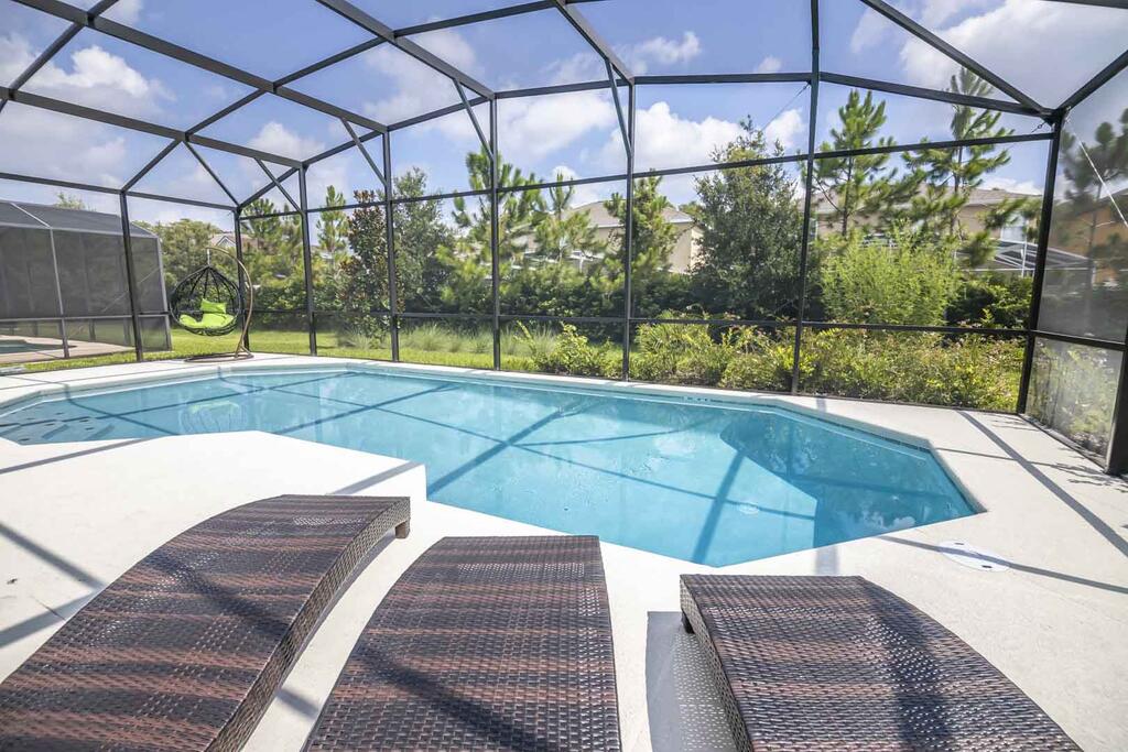 Near Disneyland! Stunning 6BR Home With Pool! - thumb 1