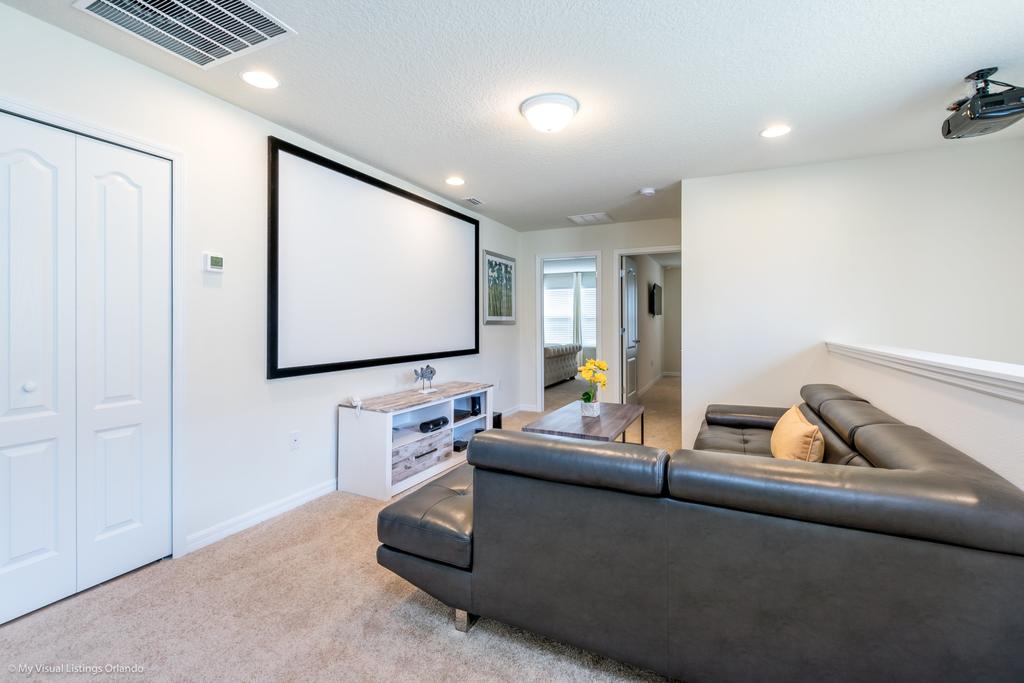 New Fantastic 5 Bed 4 Bathroom Town Home - thumb 2