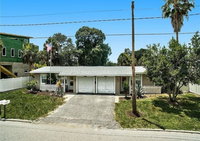 Nokomis Beach 2 Bedroom Home - 1 Block from Waterfront Accommodation Deal