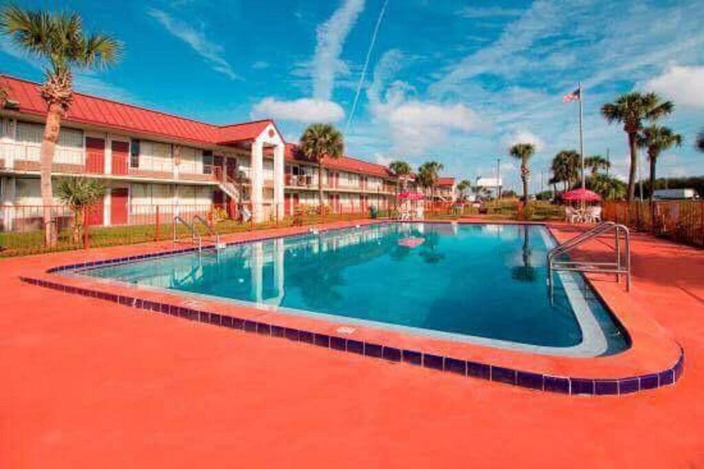 OYO Hotel Dundee By Crystal Lake - thumb 3