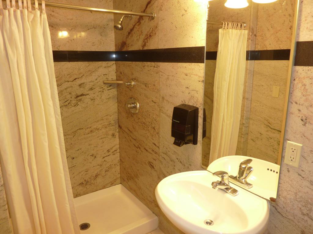 Pacific Euro Hotel - thumb 1