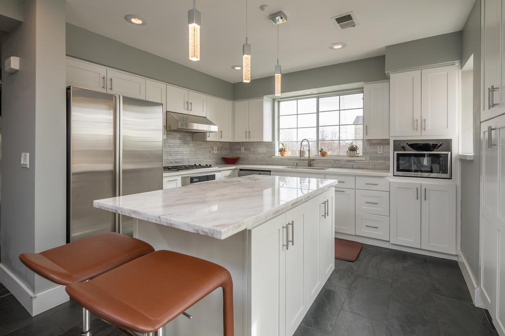 Posh Waterfront Home Condo Condo - thumb 3