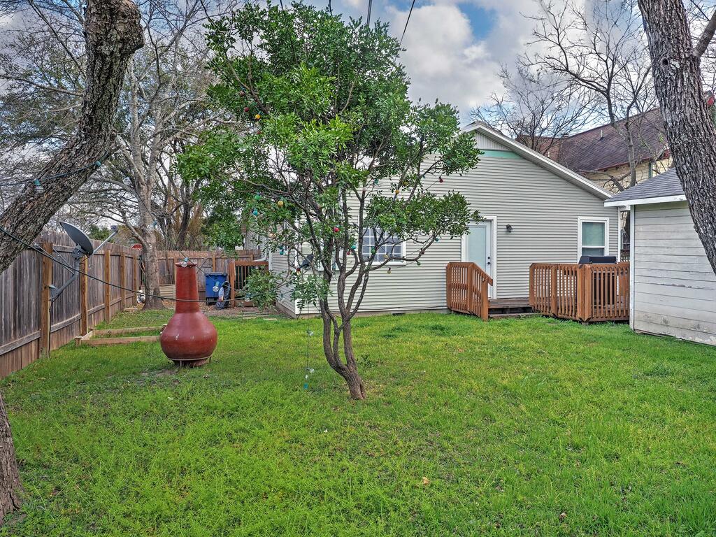 Quaint 3BR Austin Home Just 10 Minutes To Downtown - thumb 1