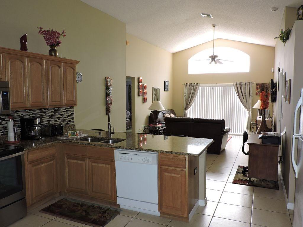 Ref E Luxury 4 Bed Villa With Private Pool Near Disney - thumb 2