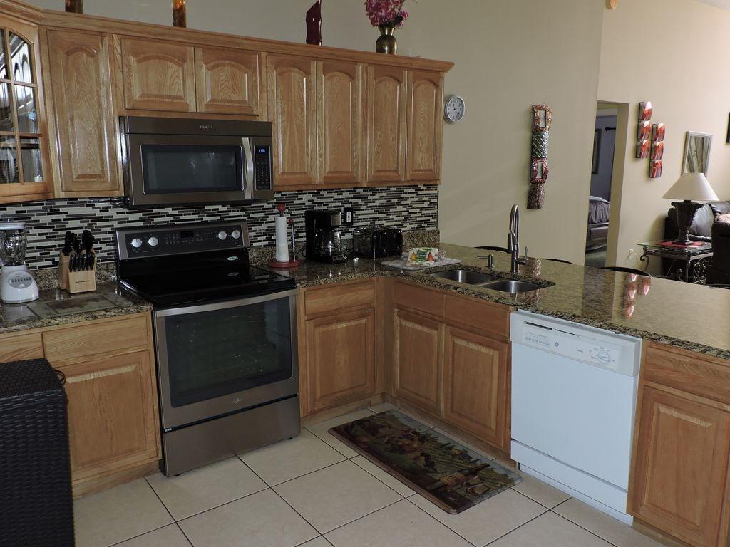Ref E Luxury 4 Bed Villa With Private Pool Near Disney - thumb 3