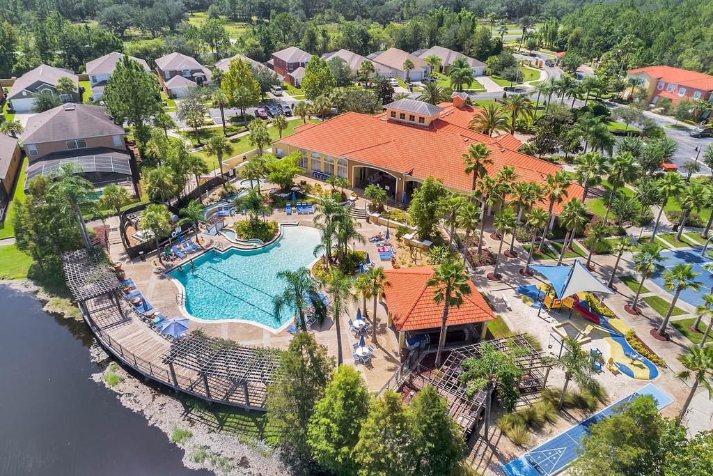 Relax 3 Bedroom Resort Villa - Private Hot Tub And Lake View - thumb 1
