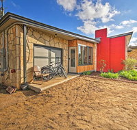 Retro Updated Blanco Abode Steps to Main St. - Accommodation Deal