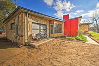 Retro Updated Blanco Abode Steps to Main St. Accommodation Deal