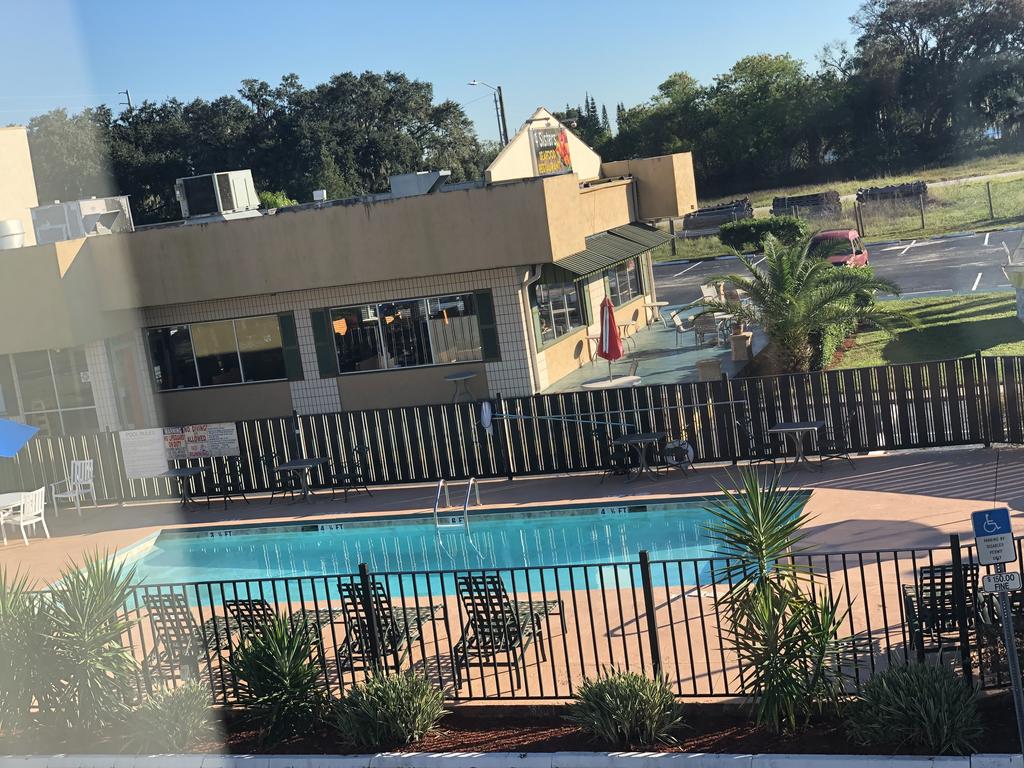 Royale Inn - thumb 1