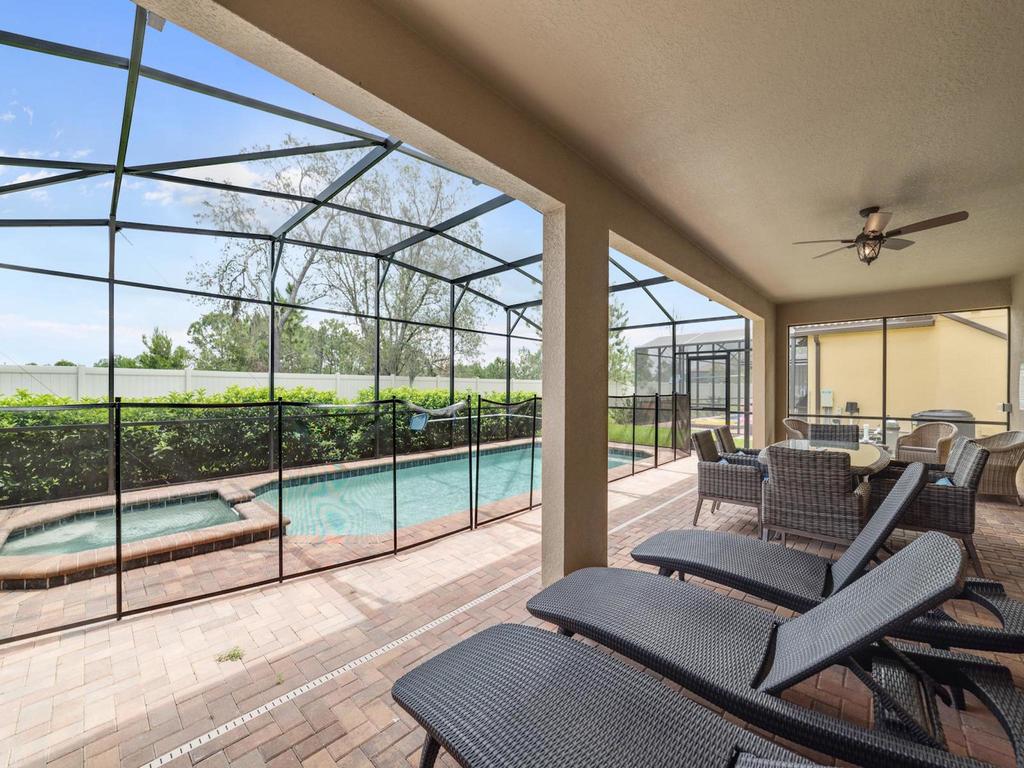 Spacious 8 Bedroom Home, Windsor At Westside - thumb 3
