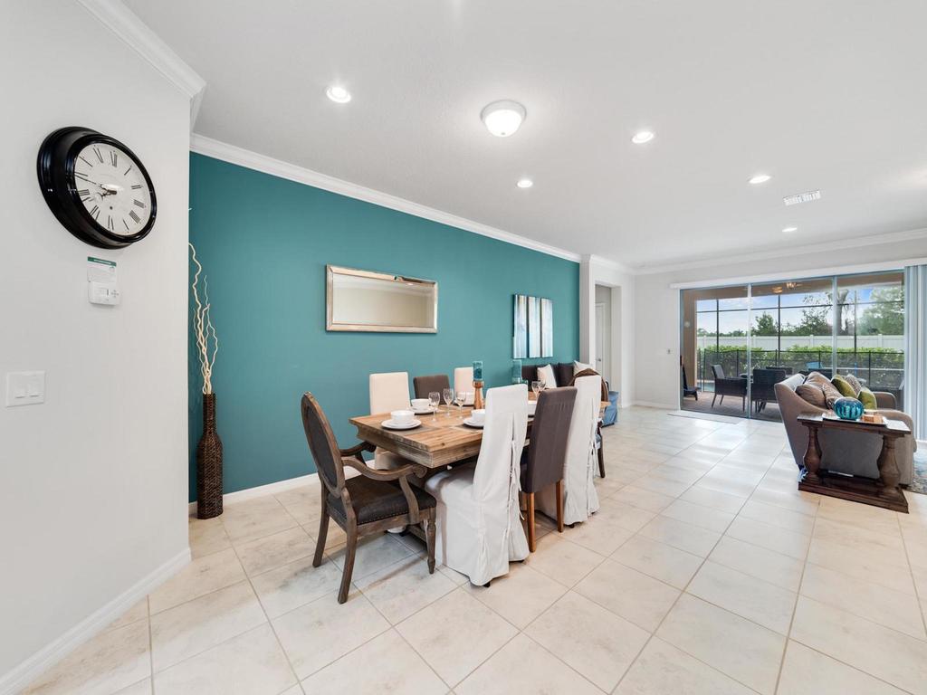 Spacious 8 Bedroom Home, Windsor At Westside - thumb 2