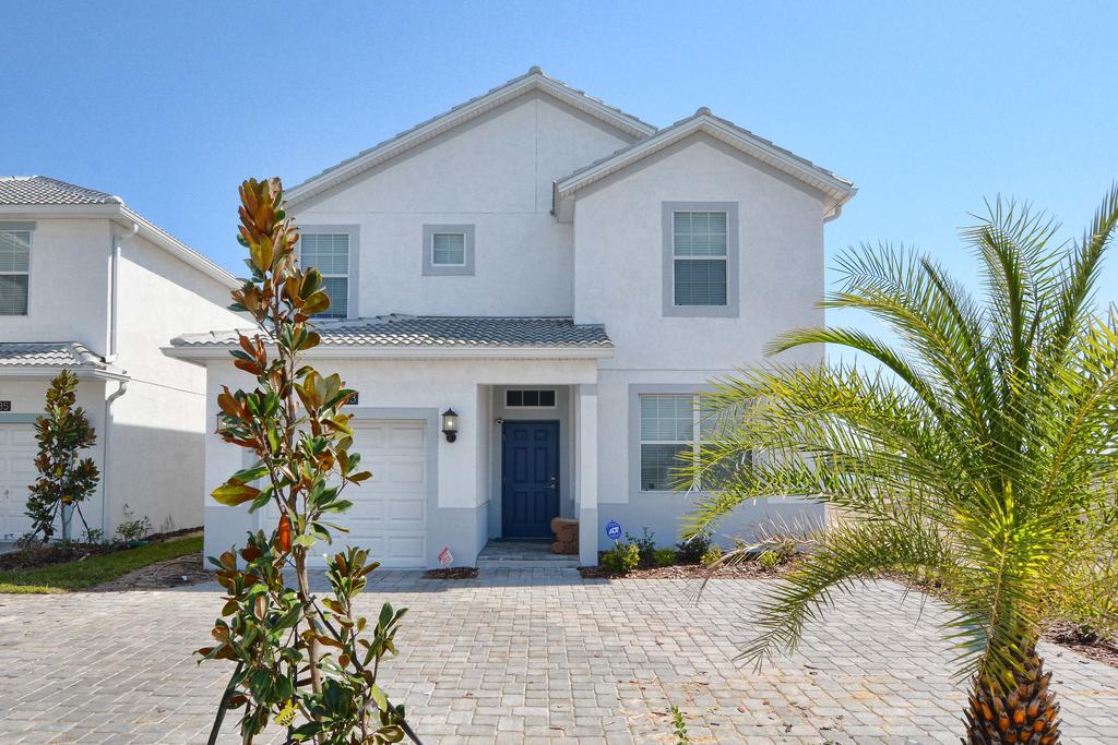 Storey Lake-5 Bedrooms Home W/pool-1650ST - thumb 2