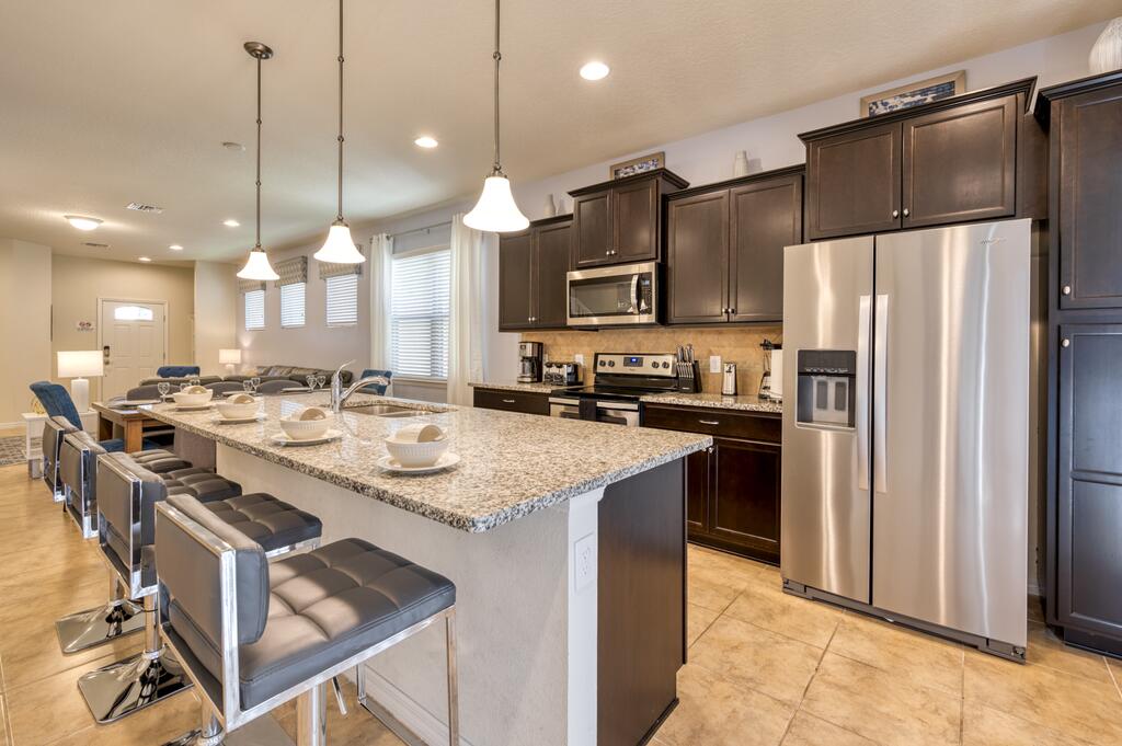 Stunning 5 Bedroom Home With Private Pool - thumb 2