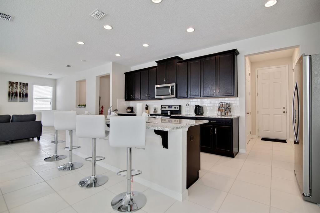 Superb Solara Resort 5 Bedroom 4.5 Bath Pool Home - thumb 3