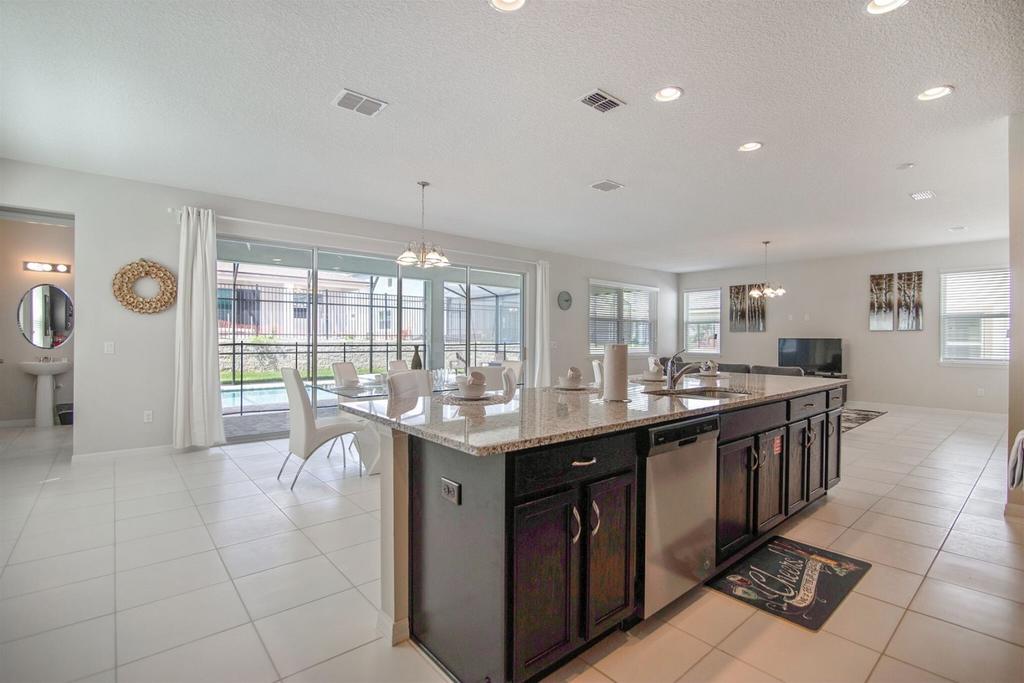 Superb Solara Resort 5 Bedroom 4.5 Bath Pool Home - thumb 2