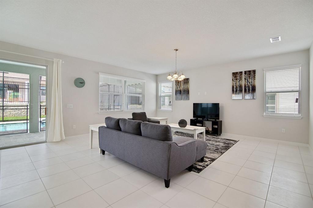 Superb Solara Resort 5 Bedroom 4.5 Bath Pool Home - thumb 1