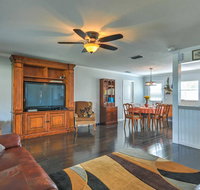The Pierce Lake House 2BR Waterfront Home with Dock - Accommodation Deal