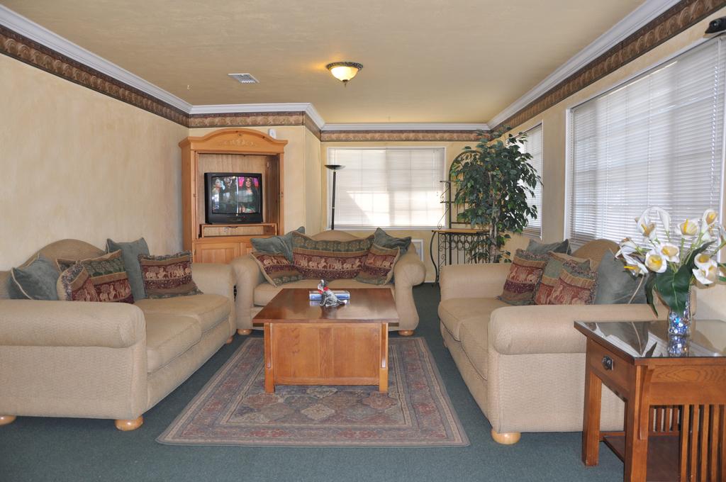 Travelers Inn Manteca - thumb 2