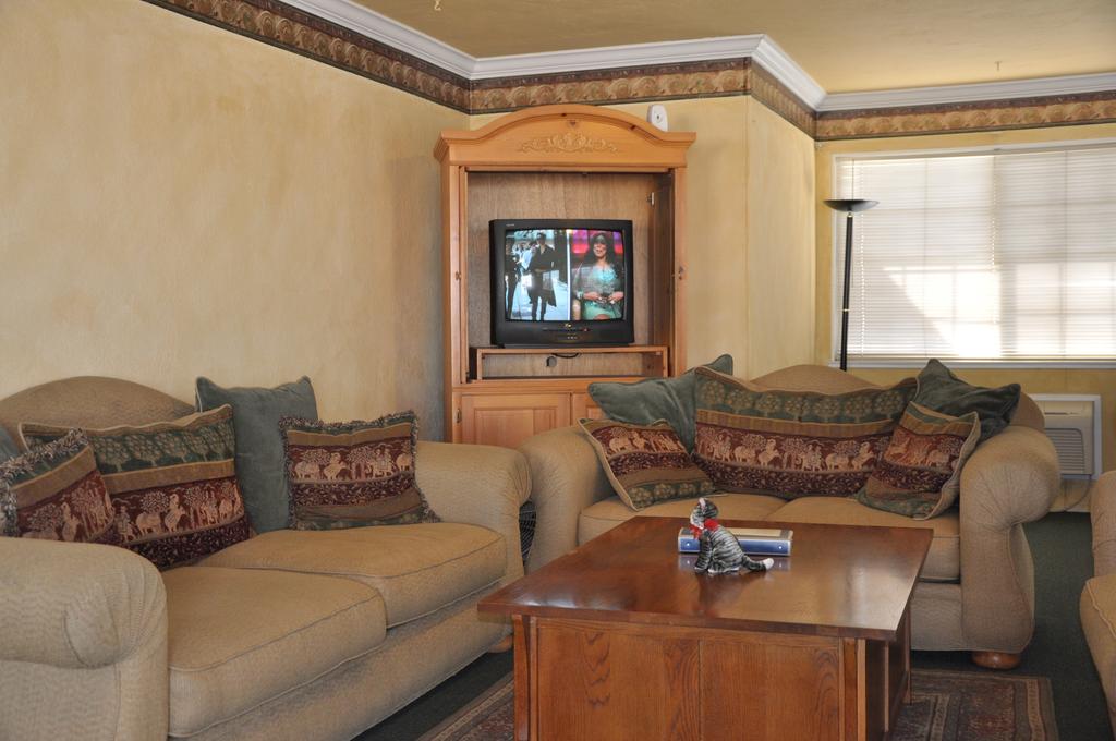 Travelers Inn Manteca - thumb 3