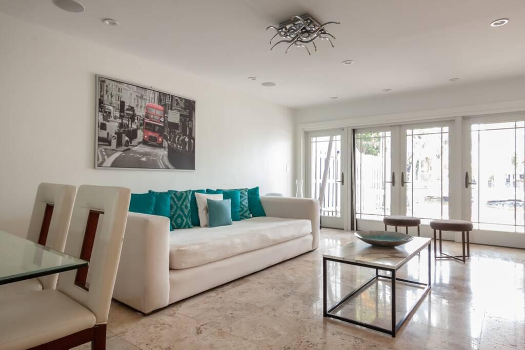 Villa San Souci (Waterfront W/ Outdoor Bar & BBQ) - thumb 2