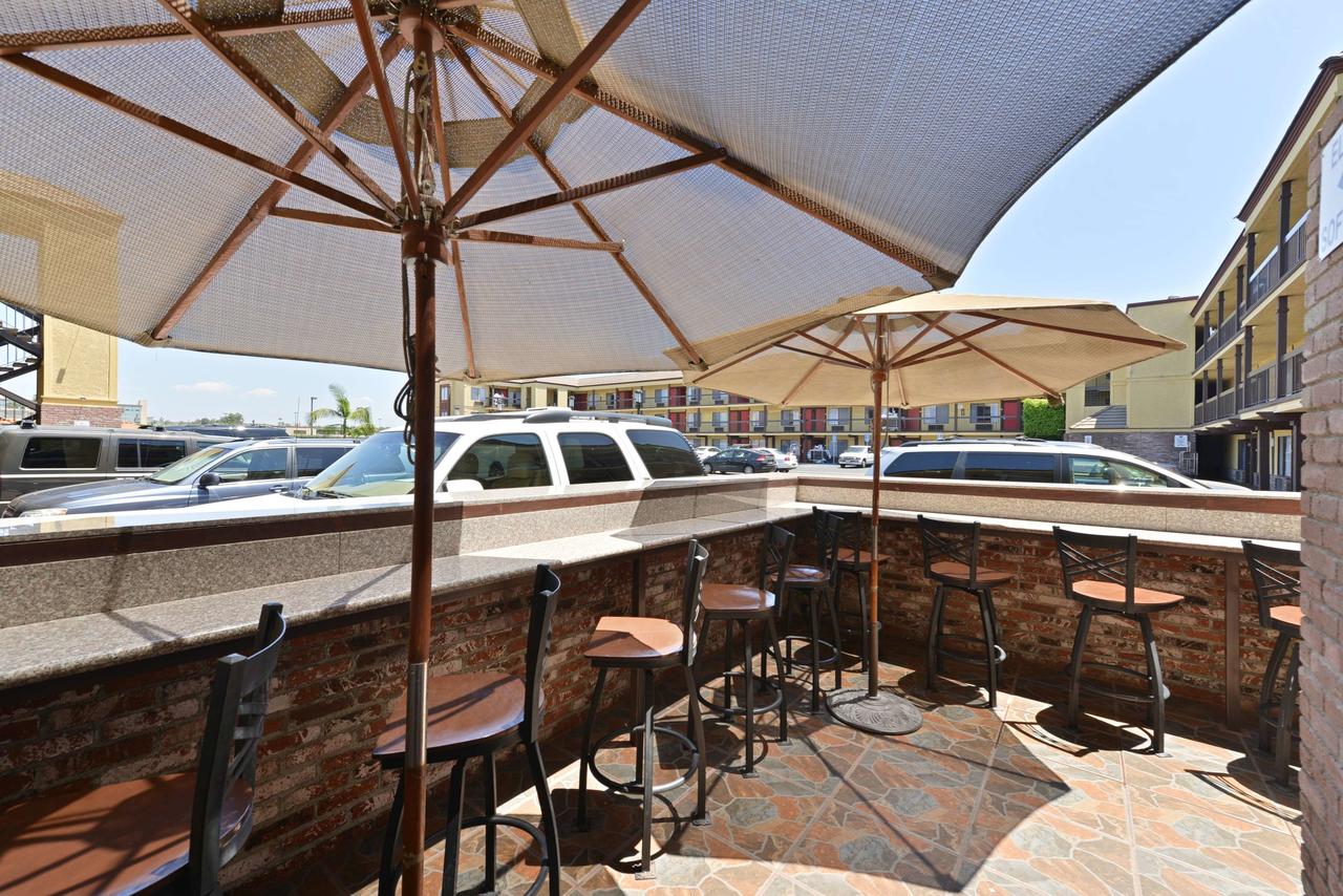 Best Western Plus Raffles Inn & Suites - thumb 36