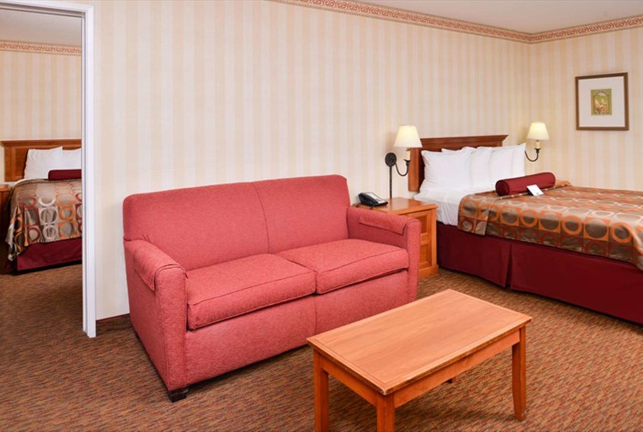 Best Western Plus Raffles Inn & Suites - thumb 13