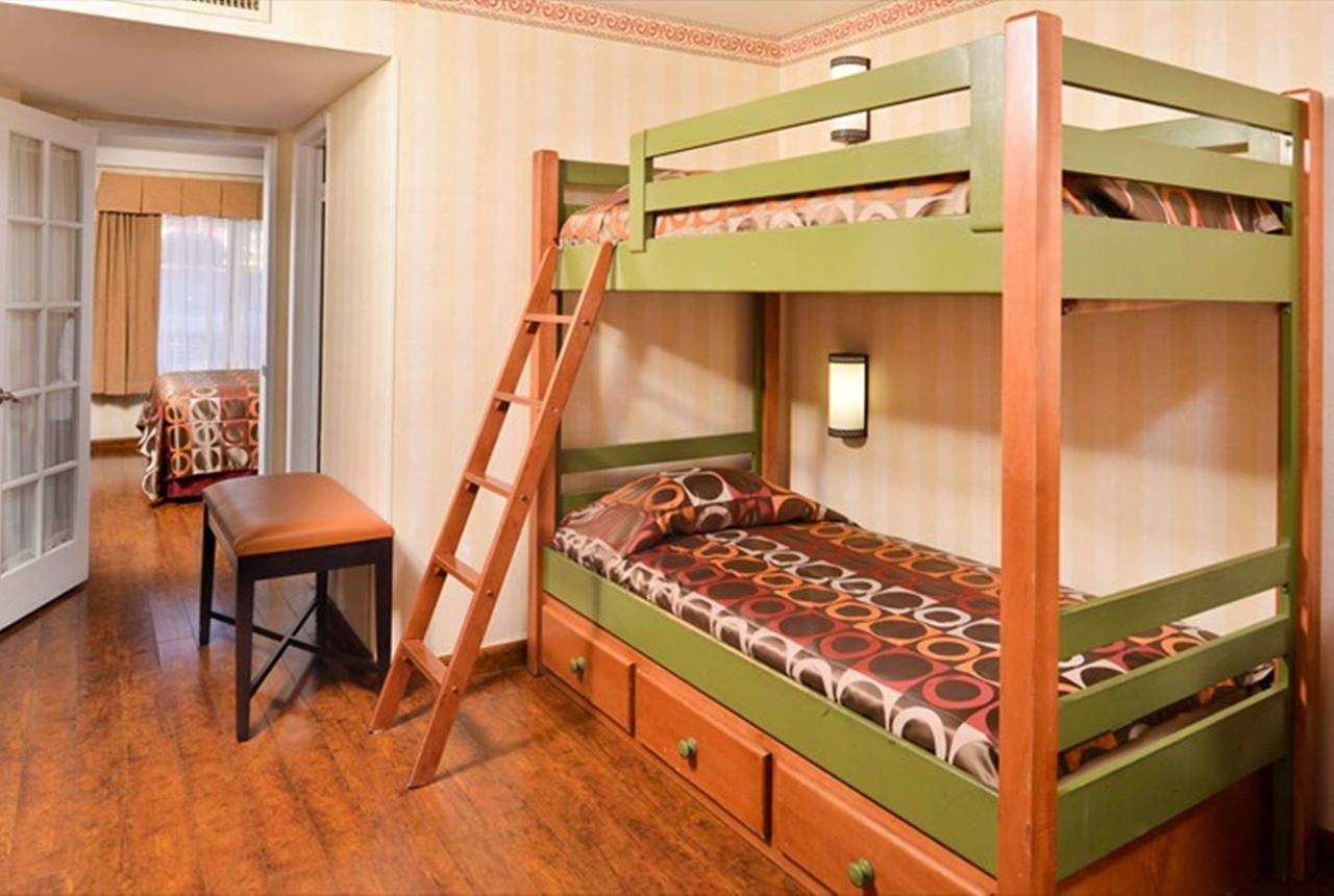 Best Western Plus Raffles Inn & Suites - thumb 12