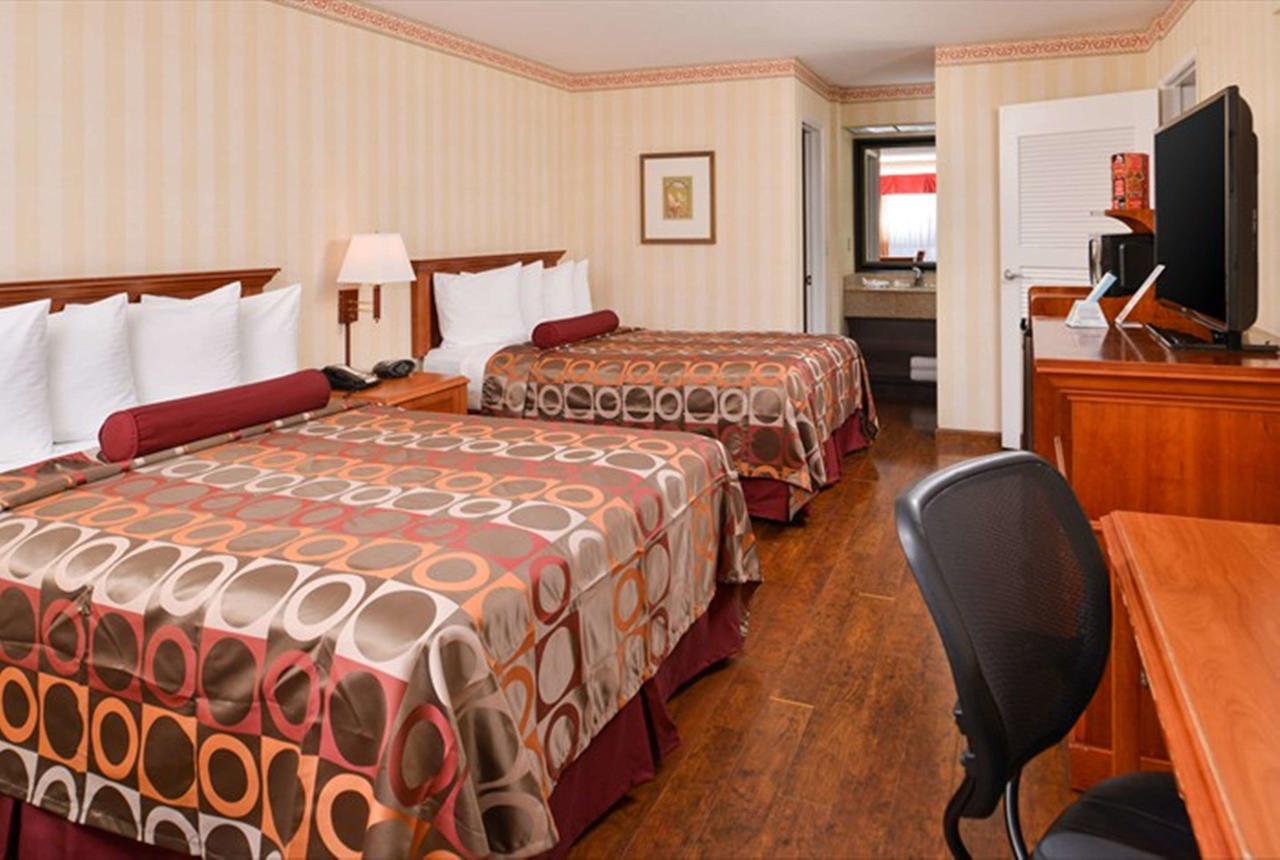 Best Western Plus Raffles Inn & Suites - thumb 10