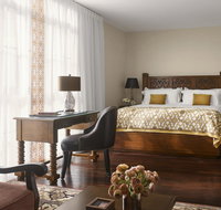 Plaza la Reina - Accommodation Deal