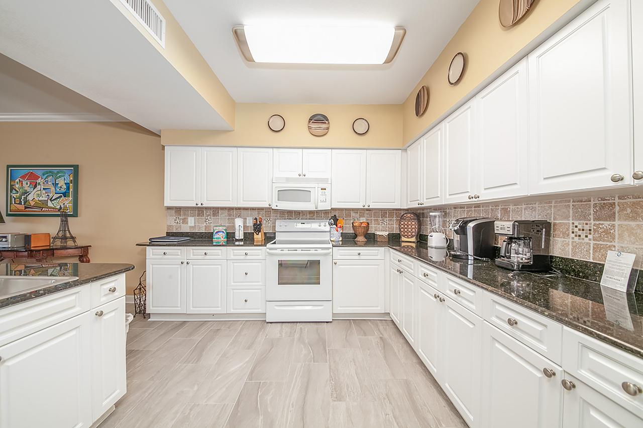 Admirals Quarters 802 - thumb 4