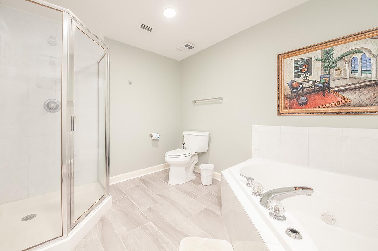 Admirals Quarters 802 - thumb 19