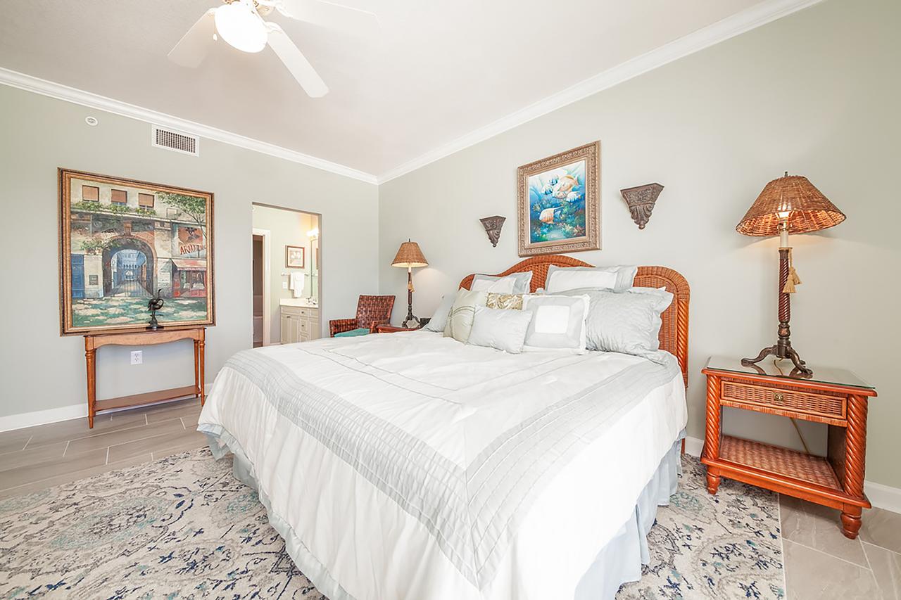 Admirals Quarters 802 - thumb 14