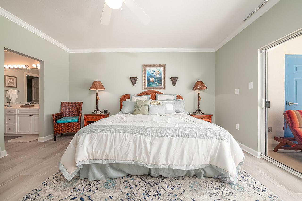 Admirals Quarters 802 - thumb 16