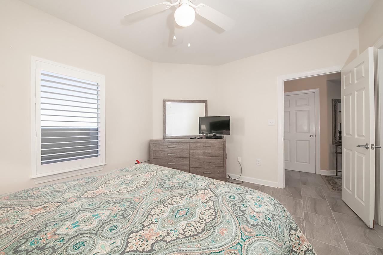 Admirals Quarters 802 - thumb 28