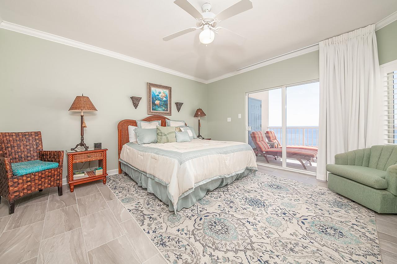 Admirals Quarters 802 - thumb 17