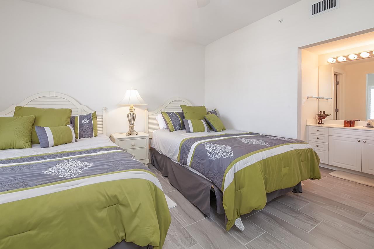 Admirals Quarters 802 - thumb 22