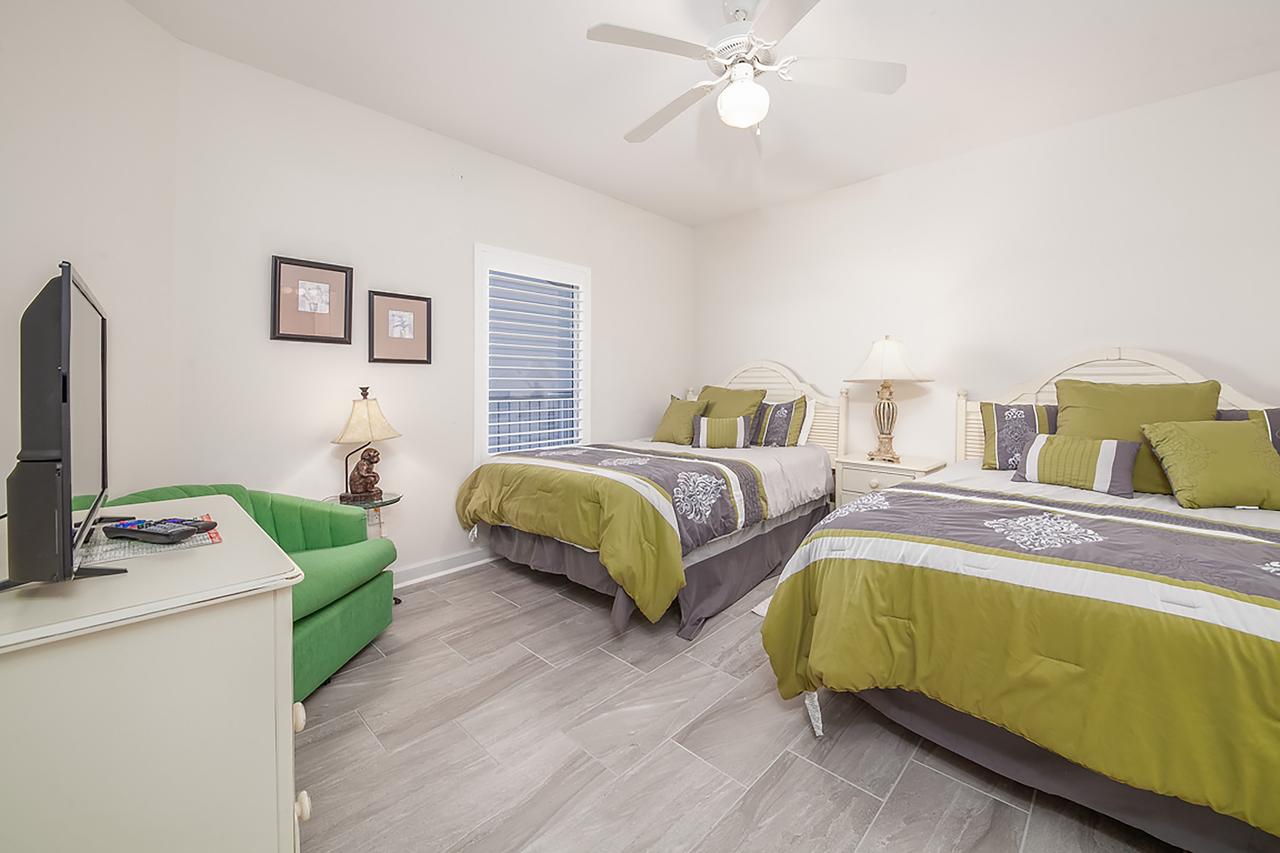 Admirals Quarters 802 - thumb 24