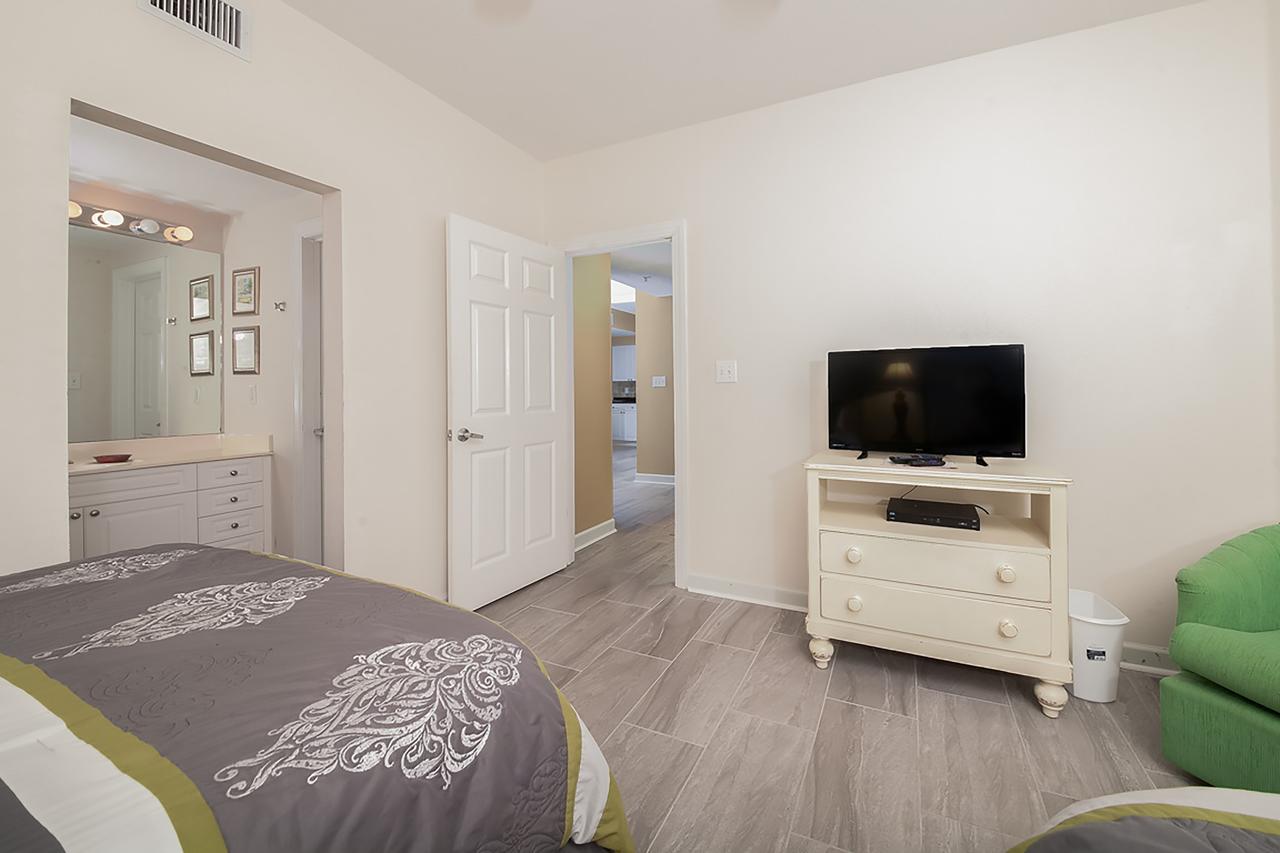 Admirals Quarters 802 - thumb 23