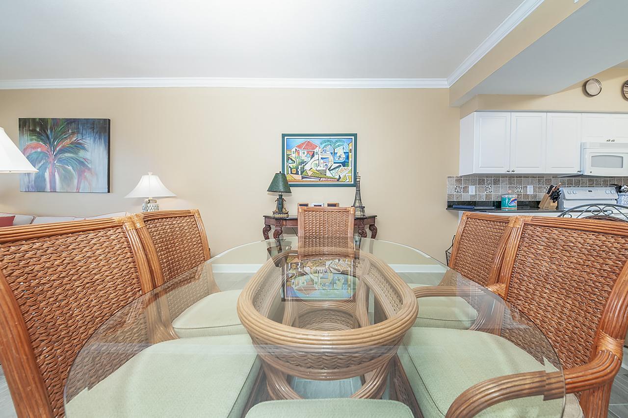 Admirals Quarters 802 - thumb 9