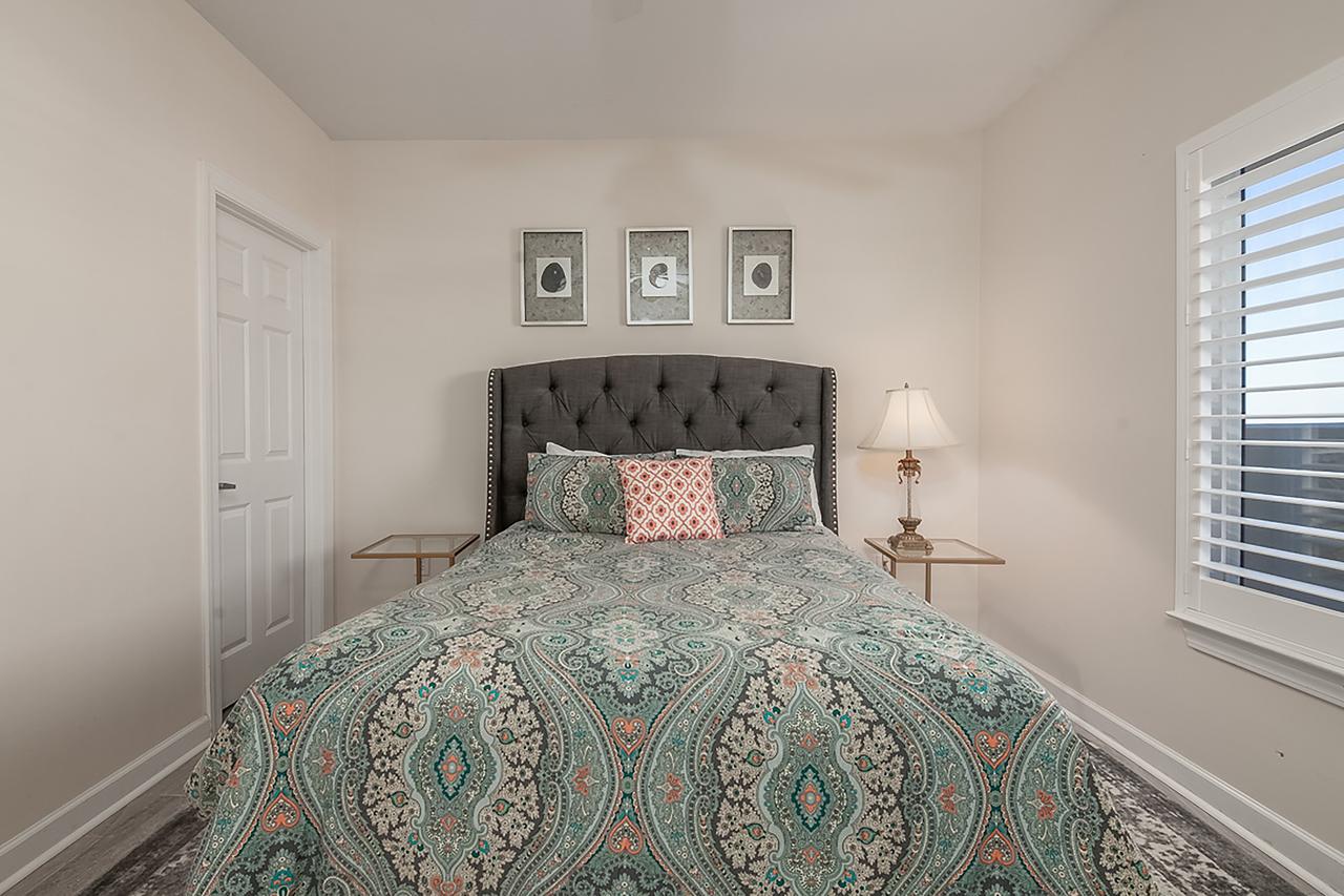 Admirals Quarters 802 - thumb 25