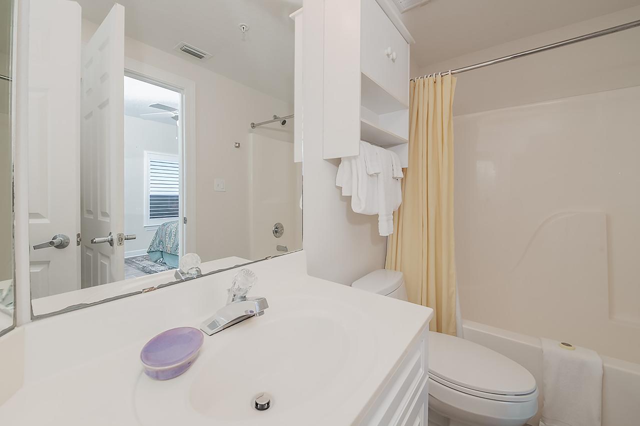 Admirals Quarters 802 - thumb 26