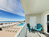 949 West Beach Condo Accommodation Deal