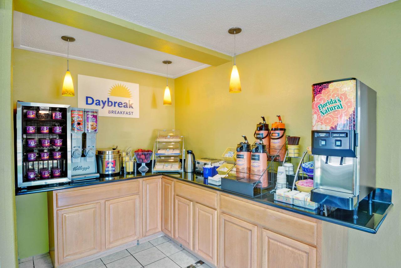 Days Inn By Wyndham Torrington - thumb 24